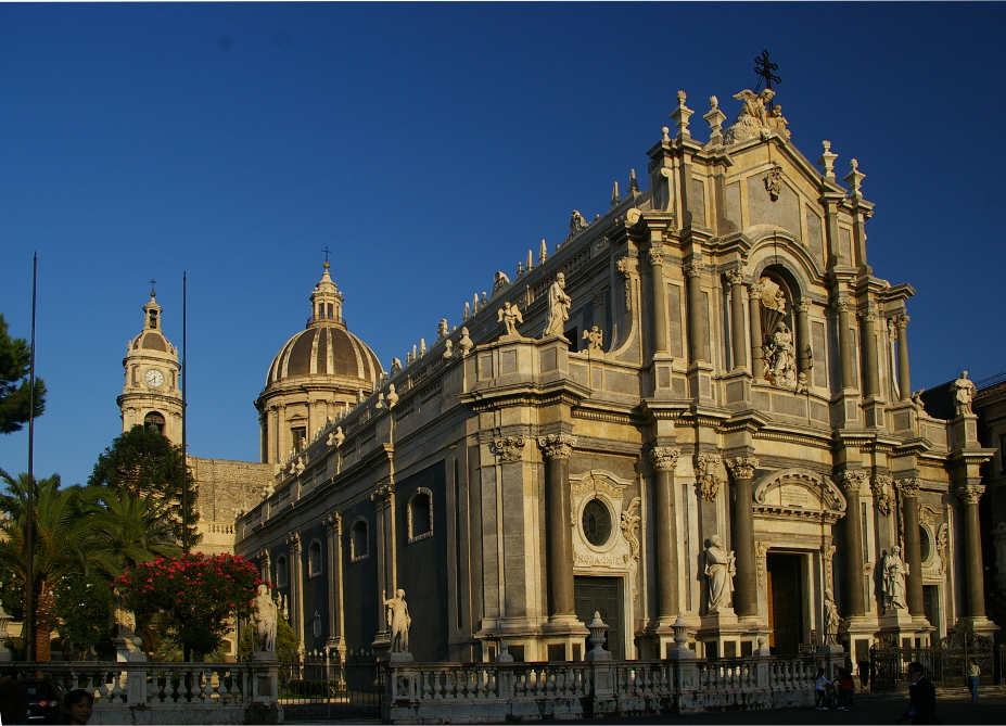 Catania duomo Sicilia Web